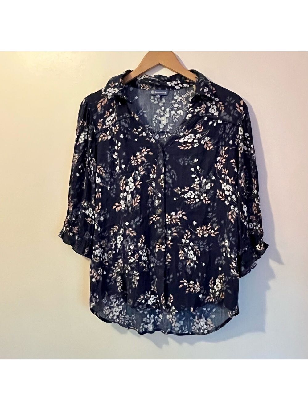 Democracy Floral Sheer Crinkle Button Front Blouse Medium Navy Pink White